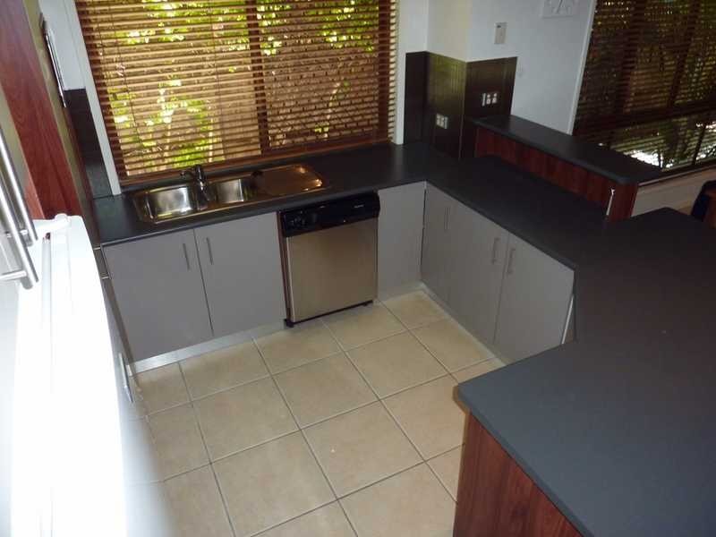 2/27 Melinda Street, Southport QLD 4215