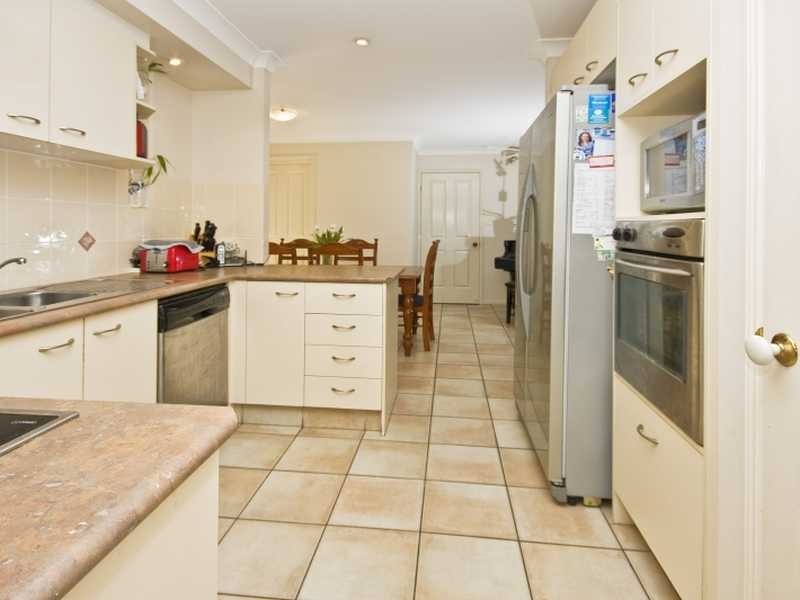 2/25 Charlton Street, Southport QLD 4215