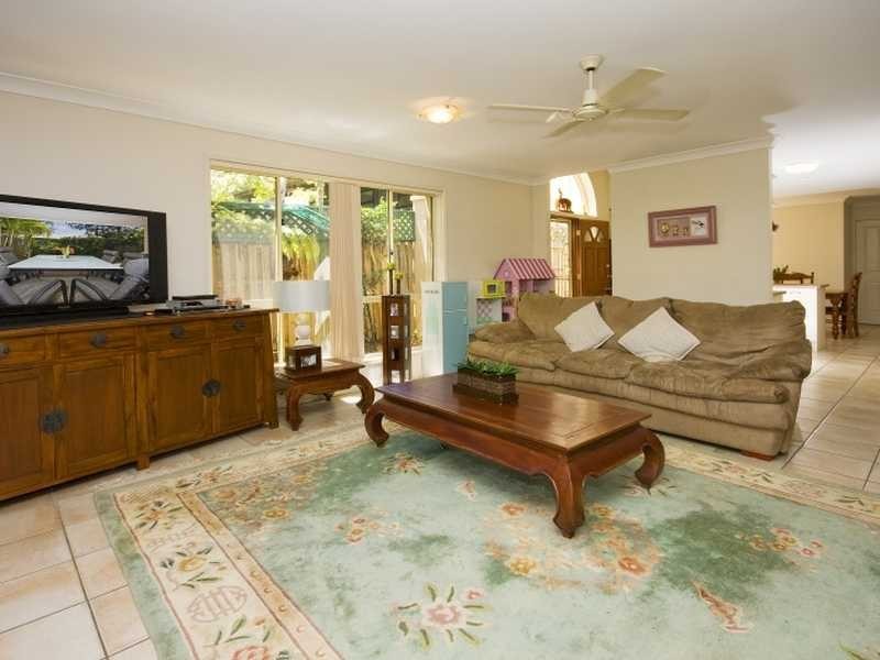 2/25 Charlton Street, Southport QLD 4215