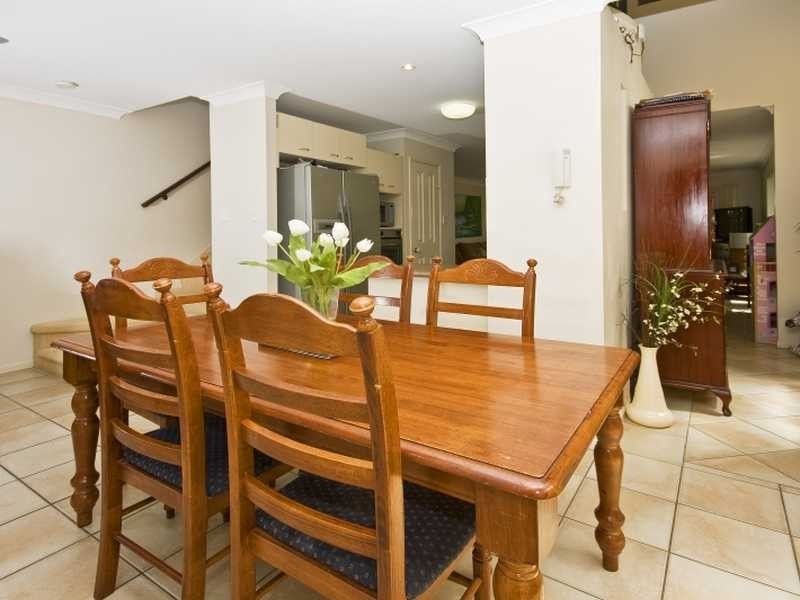 2/25 Charlton Street, Southport QLD 4215