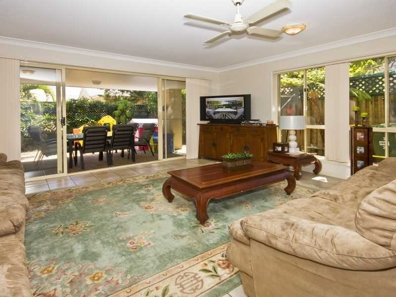 2/25 Charlton Street, Southport QLD 4215