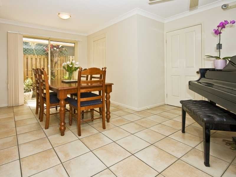 2/25 Charlton Street, Southport QLD 4215