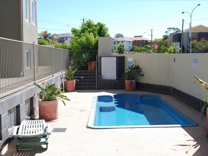 Unit 3/18 Rose, Southport QLD 4215