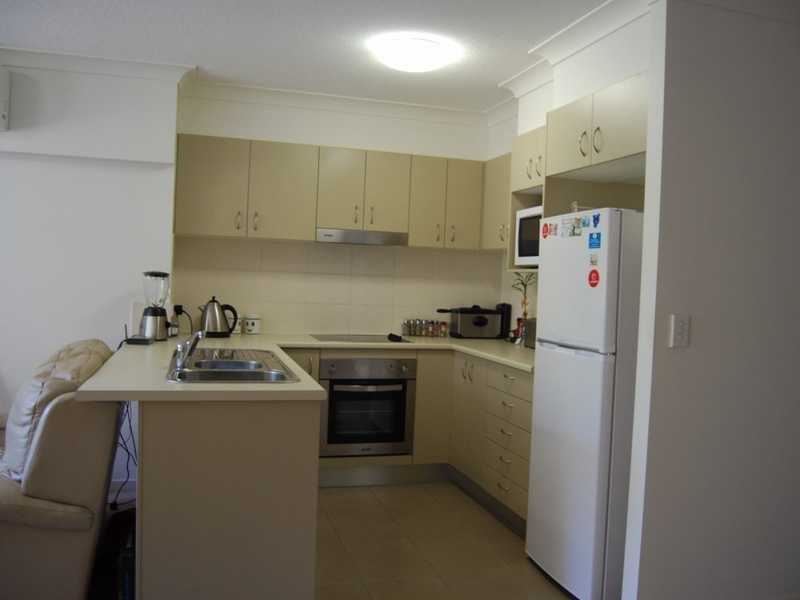 Unit 3/13D Wyndham Ave, Southport QLD 4215