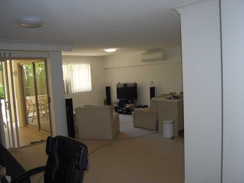 Unit 3/13D Wyndham Ave, Southport QLD 4215