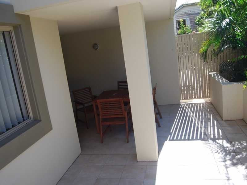 Unit 3/13D Wyndham Ave, Southport QLD 4215