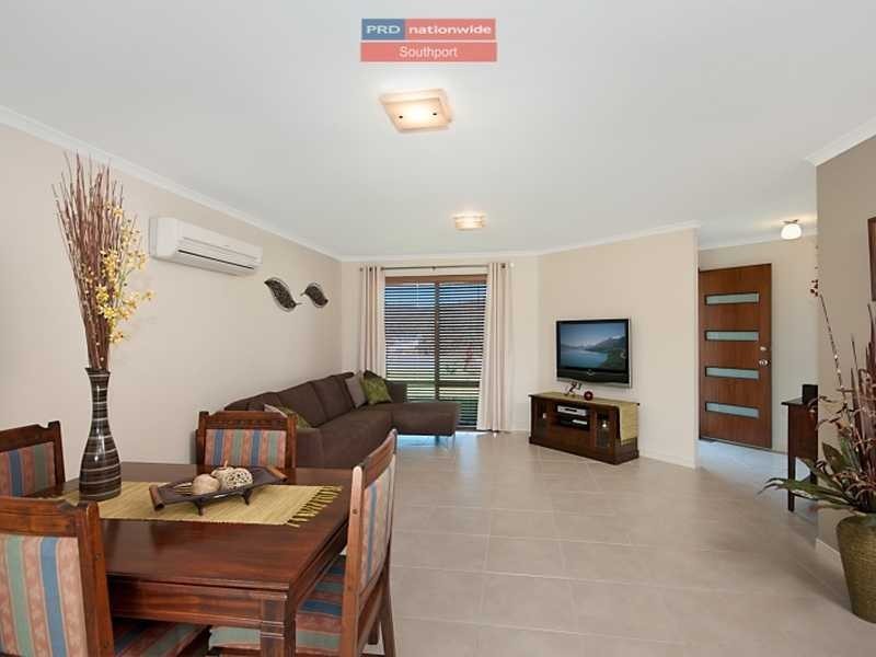 9 Chesterton Street, Pacific Pines QLD 4211