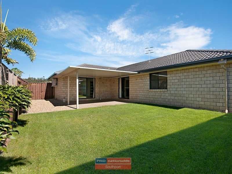 9 Chesterton Street, Pacific Pines QLD 4211