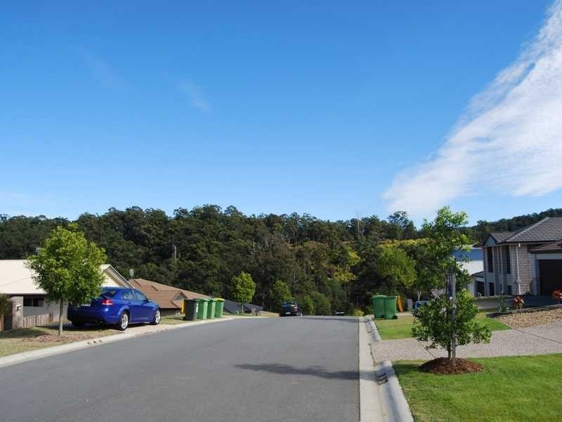 9 Chesterton Street, Pacific Pines QLD 4211