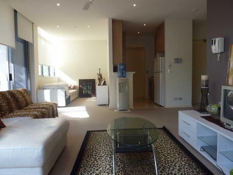 Unit 215/3 Como Crescent, Southport QLD 4215