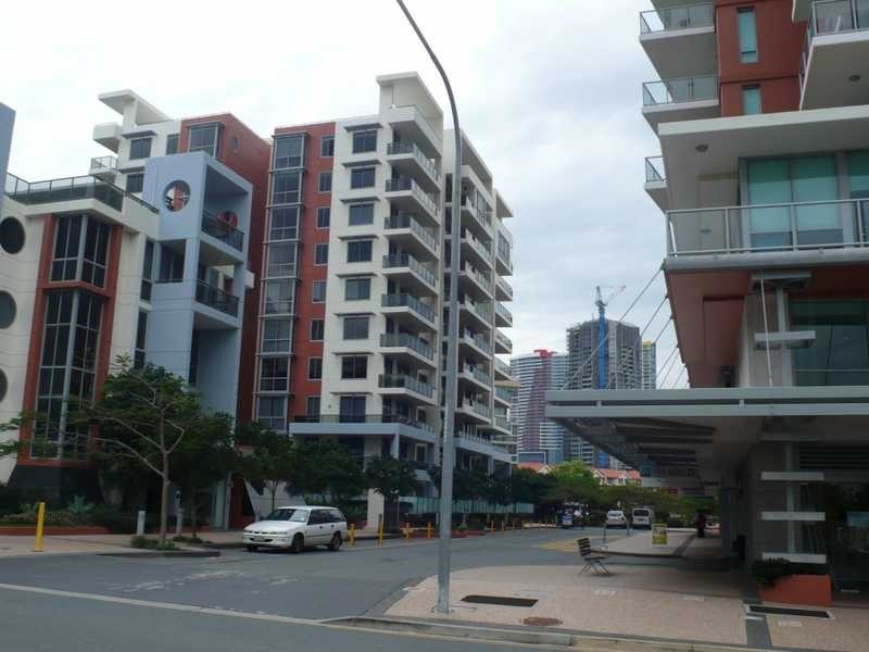 Unit 215/3 Como Crescent, Southport QLD 4215