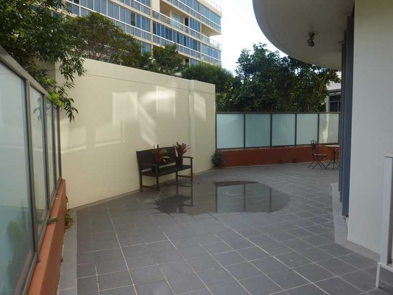 Unit 215/3 Como Crescent, Southport QLD 4215
