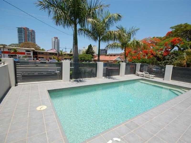 Unit 8/46 Lenneberg Street, Southport QLD 4215