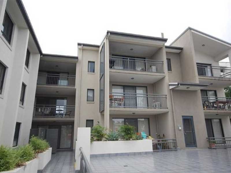 Unit 8/46 Lenneberg Street, Southport QLD 4215