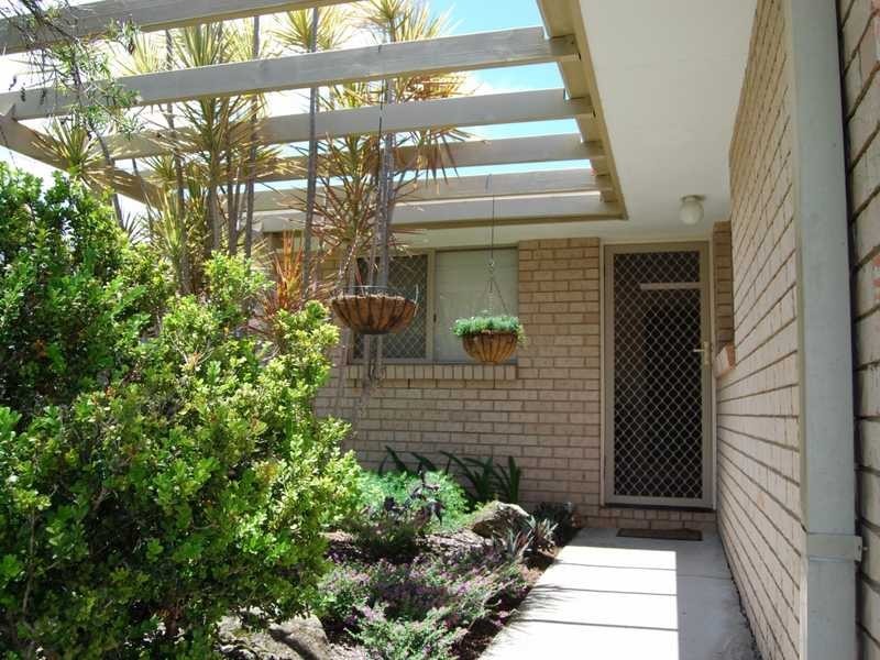 Unit 1/17 Coventry Court, Labrador QLD 4215