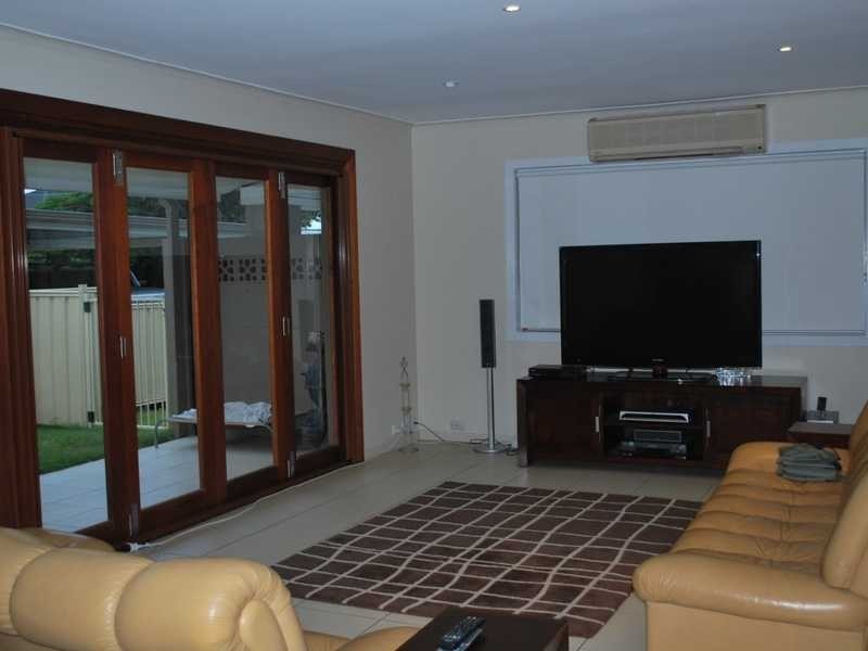 40 Ashgrove Avenue, Runaway Bay QLD 4216