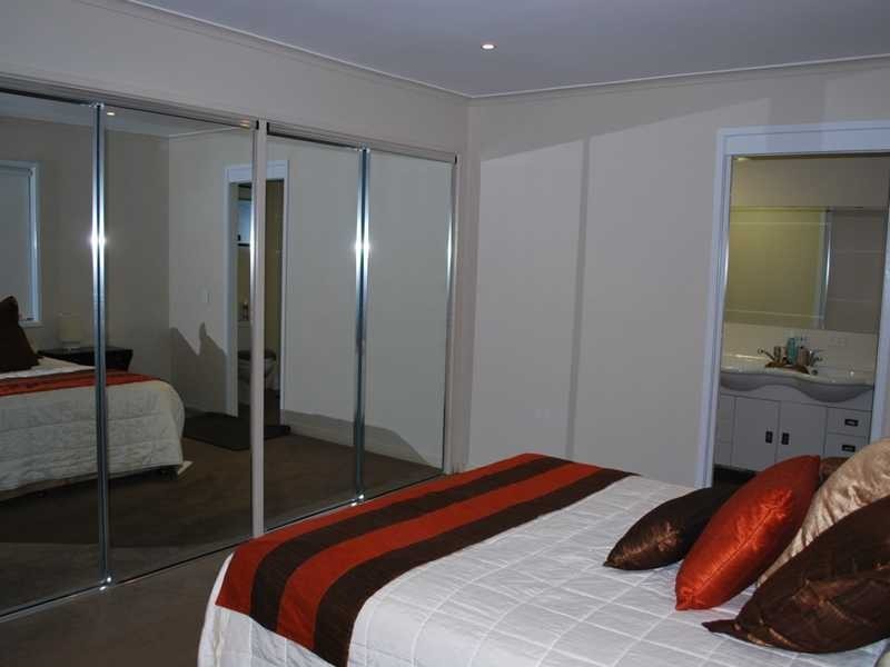 40 Ashgrove Avenue, Runaway Bay QLD 4216