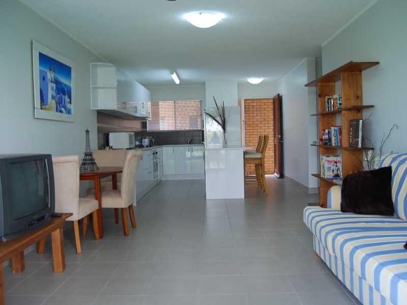 Unit 2/128 Marine Parade, Southport QLD 4215