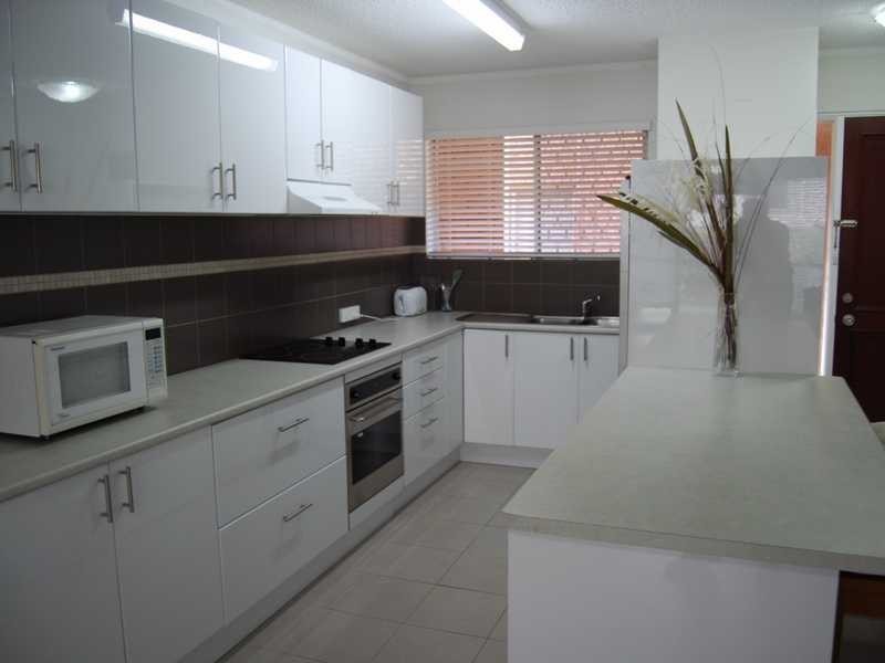 Unit 2/128 Marine Parade, Southport QLD 4215