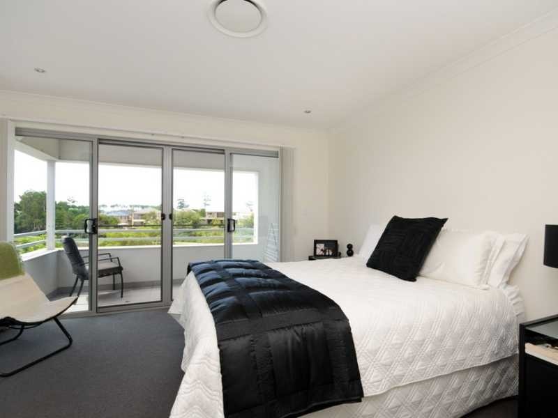 Unit 20/31 Port Peyra, Varsity Lakes QLD 4227