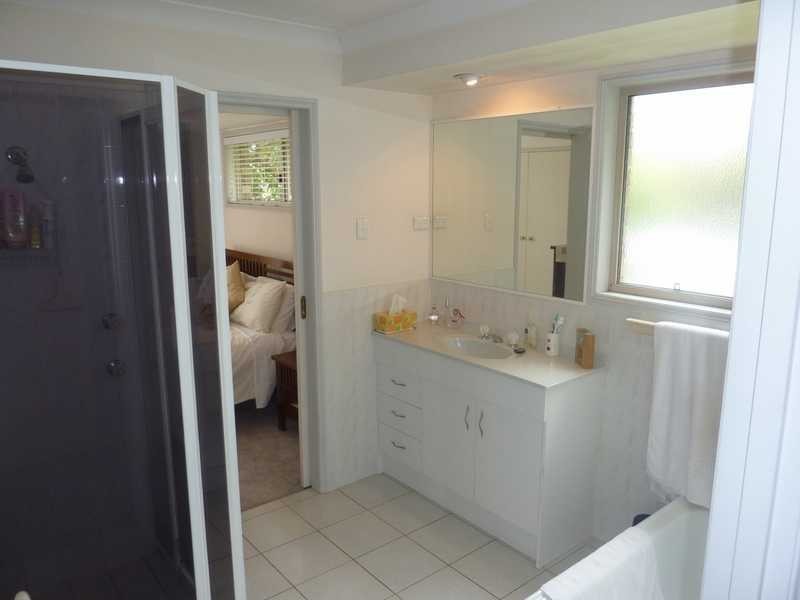 Unit 2/5 Pamela Court, Labrador QLD 4215