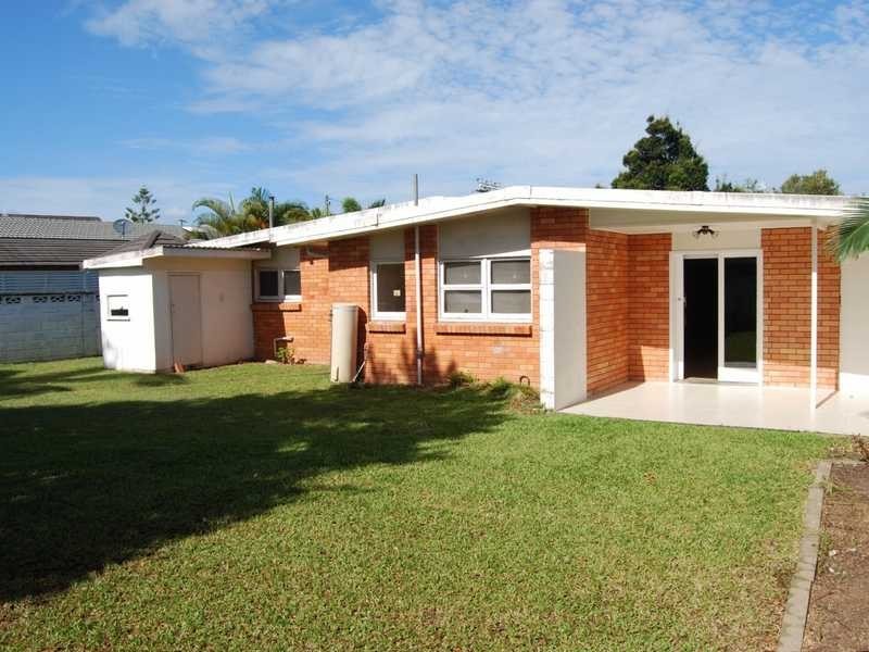 12 Brindisi Avenue, Isle Of Capri QLD 4217