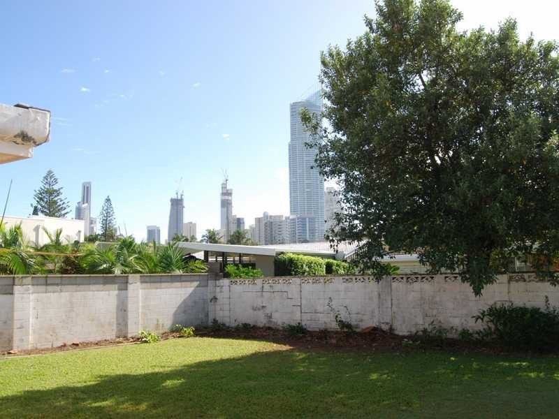 12 Brindisi Avenue, Isle Of Capri QLD 4217