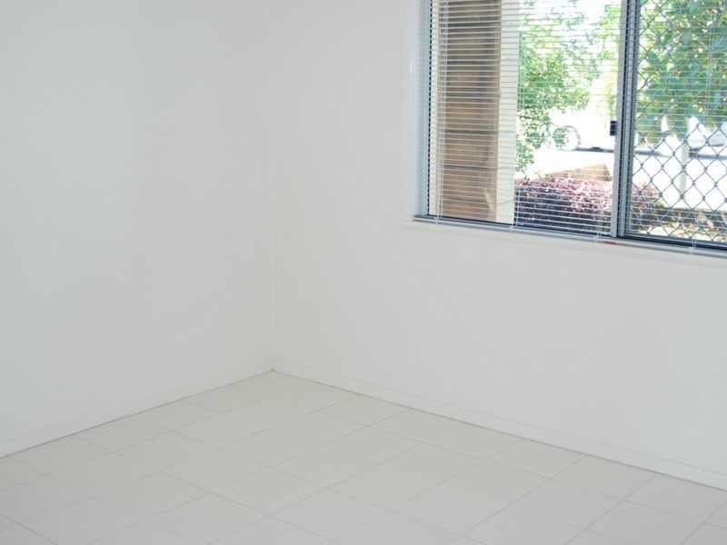 Unit 2/126 Marine Parade, Southport QLD 4215