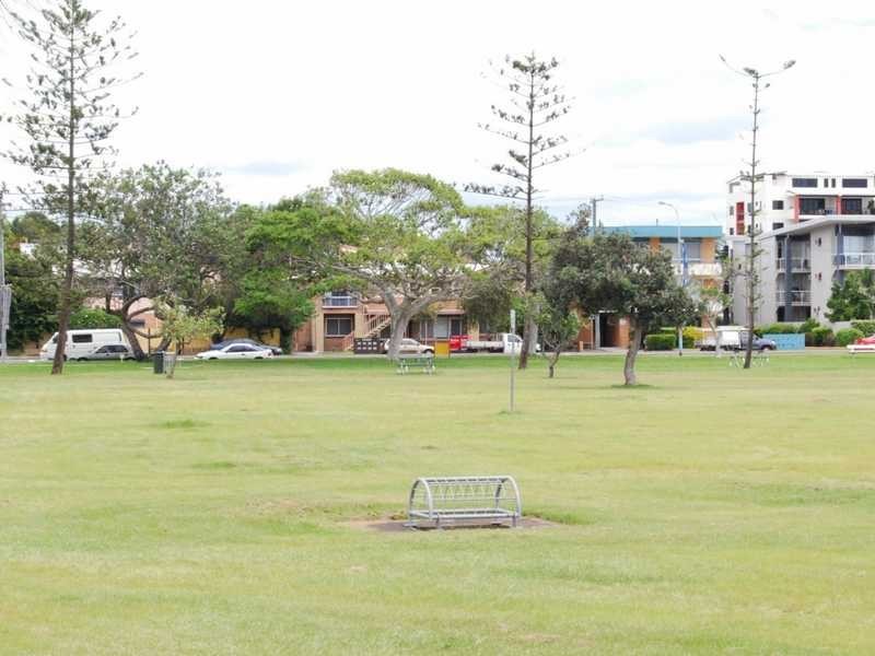 Unit 2/126 Marine Parade, Southport QLD 4215