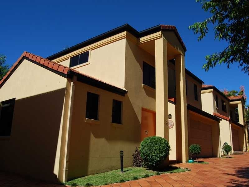 2/118 Pohlman Street, Southport QLD 4215