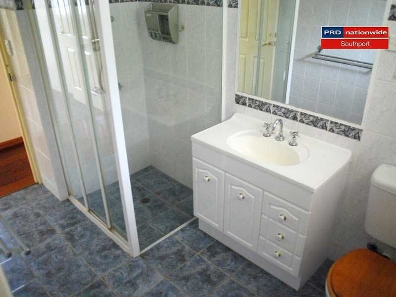 Unit/2/39 Terrigal Crescent, Southport QLD 4215