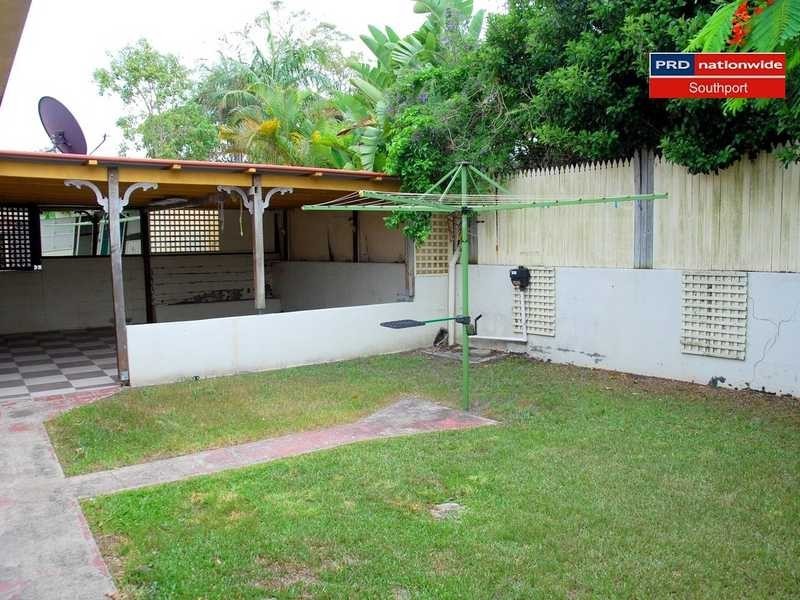 Unit/2/39 Terrigal Crescent, Southport QLD 4215