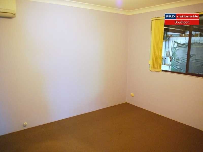 Unit/2/39 Terrigal Crescent, Southport QLD 4215