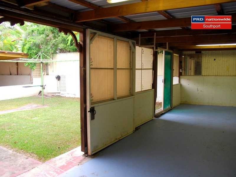 Unit/2/39 Terrigal Crescent, Southport QLD 4215