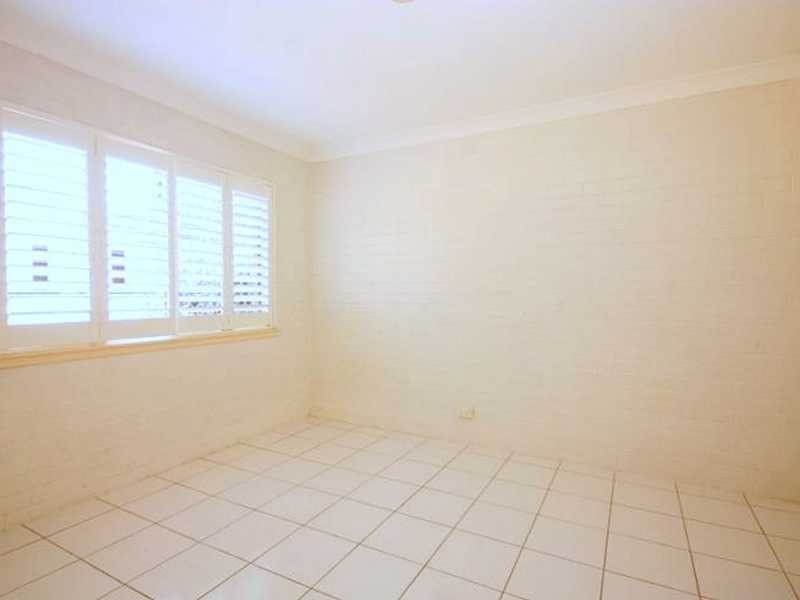 Unit/2/17 Meyer St, Southport QLD 4215