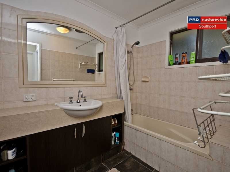 568 Nerang Rd, Ashmore QLD 4214