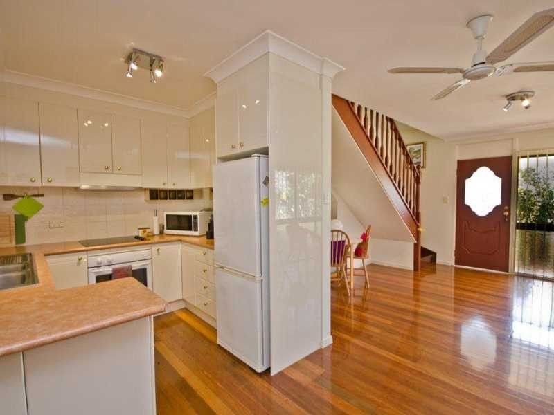 8 Chuter Avenue, Southport QLD 4215