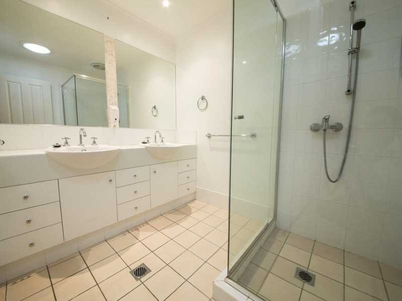 12 Koitaki Ct, Runaway Bay QLD 4216