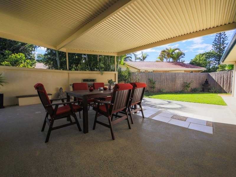 12 Koitaki Ct, Runaway Bay QLD 4216
