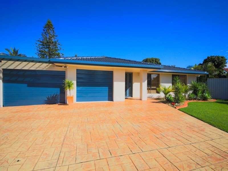 12 Koitaki Ct, Runaway Bay QLD 4216