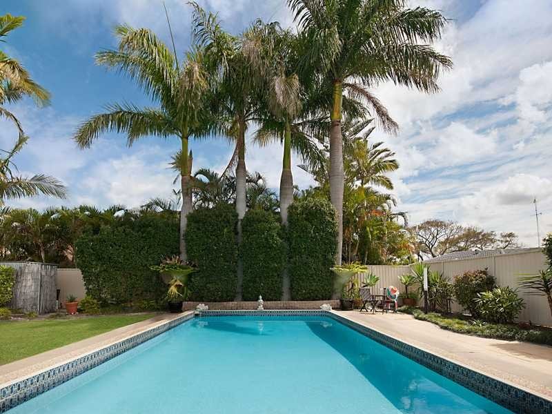 64 Campbell Street, Sorrento QLD 4217