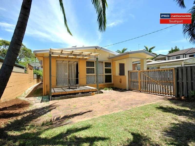 Unit 1/112A Pohlman Street, Southport QLD 4215