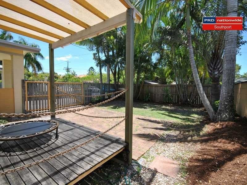 Unit 1/112A Pohlman Street, Southport QLD 4215