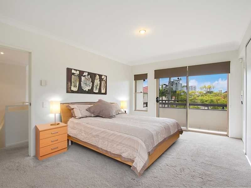 2/10 Tweed St, Southport QLD 4215