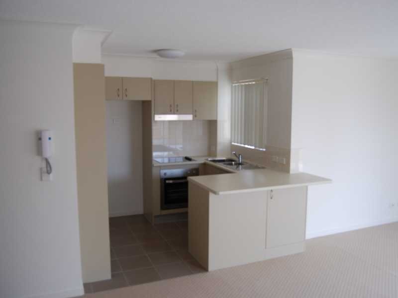 6/13D & E Wyndham Avenue, Southport QLD 4215