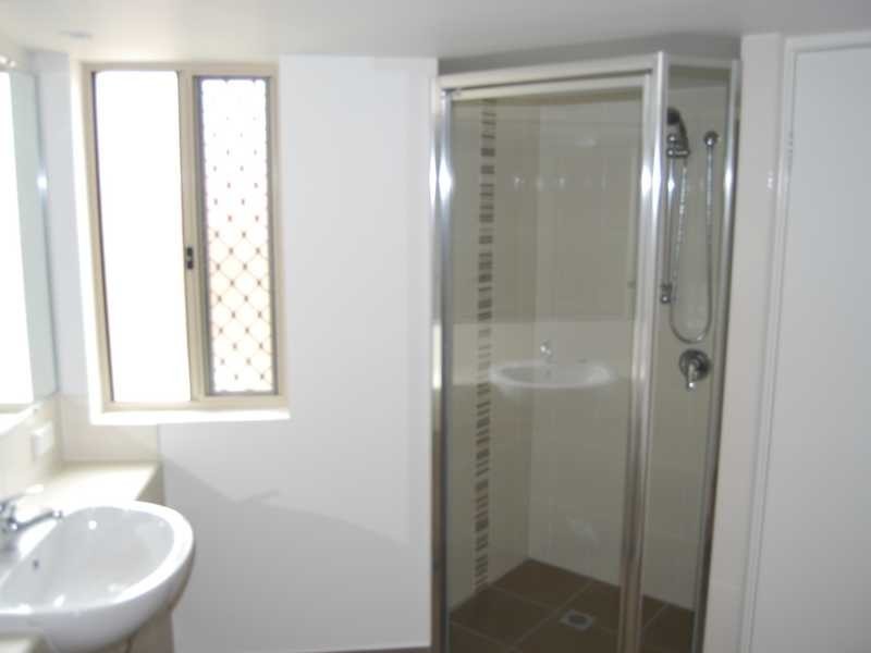 6/13D & E Wyndham Avenue, Southport QLD 4215