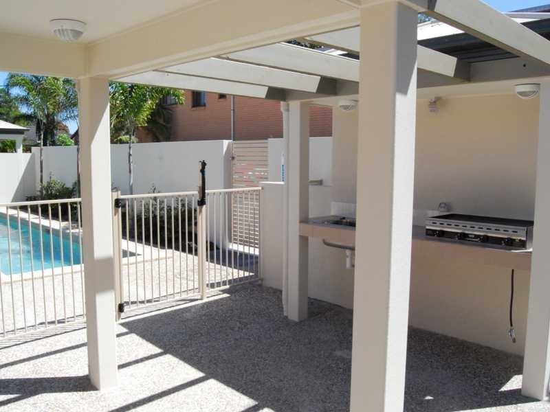 6/13D & E Wyndham Avenue, Southport QLD 4215