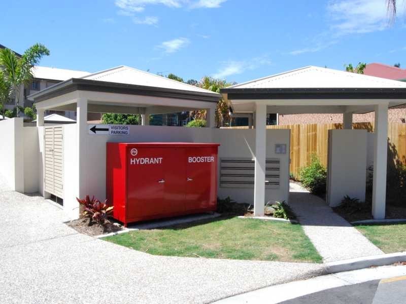 6/13D & E Wyndham Avenue, Southport QLD 4215