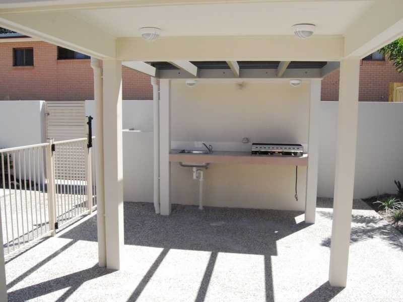 6/13D & E Wyndham Avenue, Southport QLD 4215