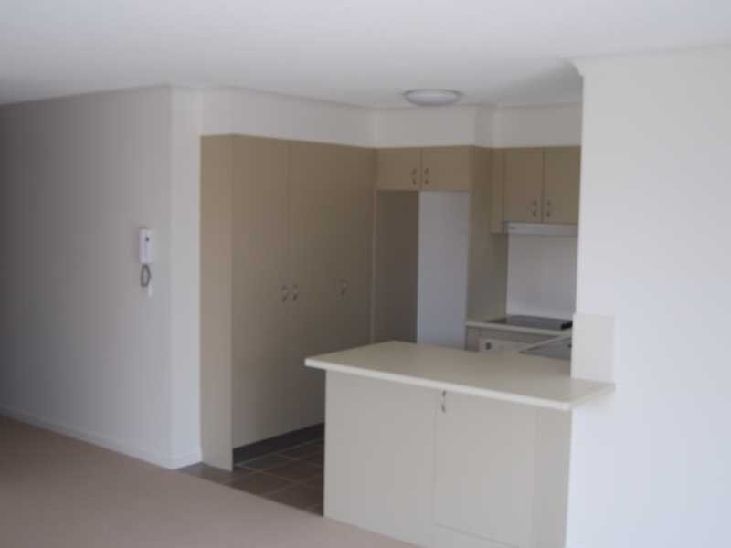 6/13D & E Wyndham Avenue, Southport QLD 4215